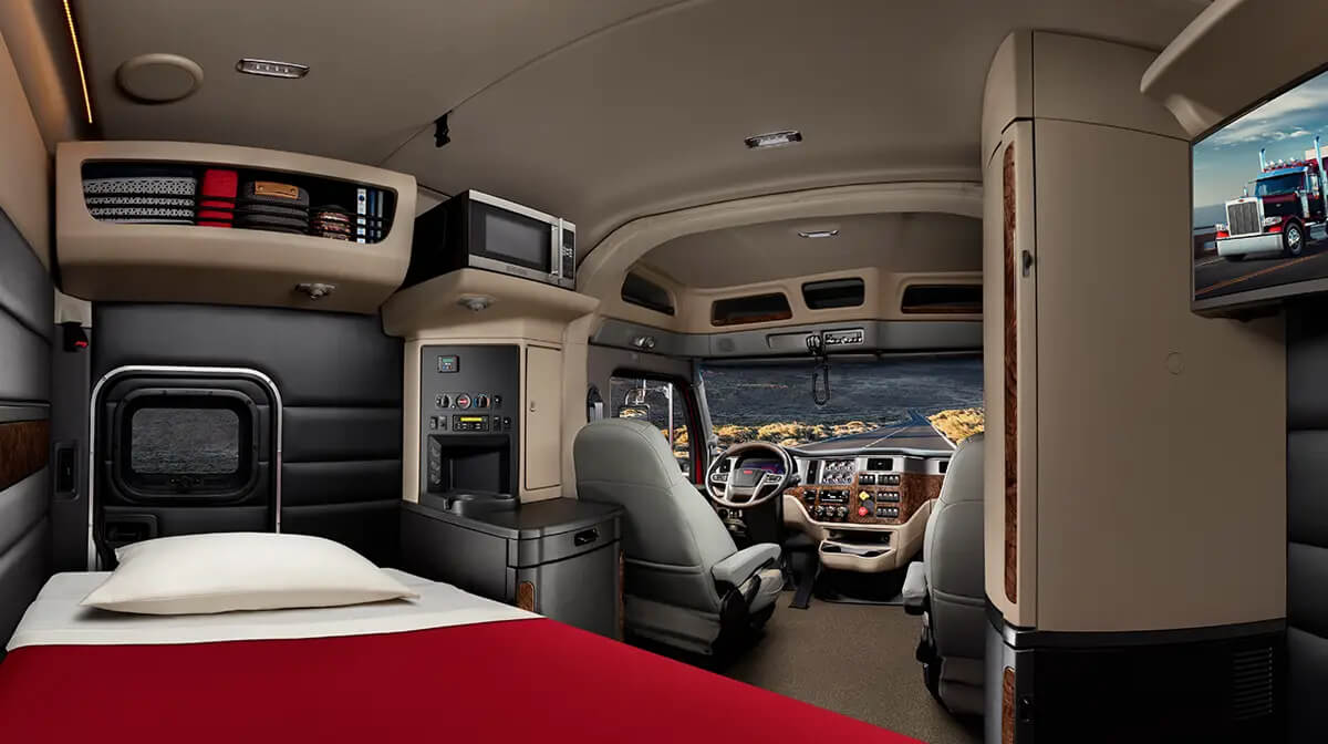 Peterbilt 589 - Panoramic View - Interior